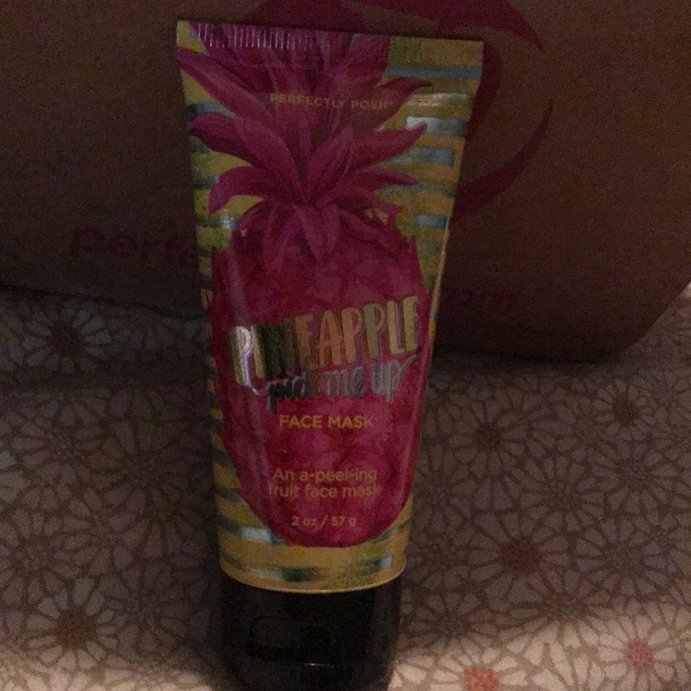 New perfectly posh pineapple pick me up face mask